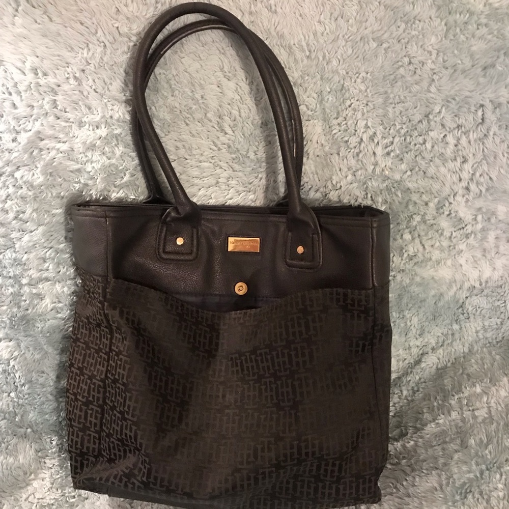 Great large Tommy Hilfiger bag. 3 large pouches